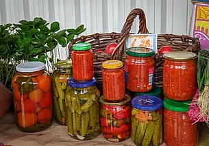 Чем опасен ботулизм и как себя обезопасить, рассказали в Минздраве