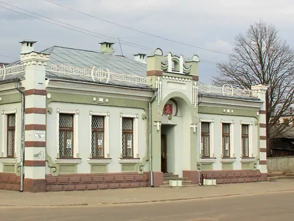 Один из старинных особняков города отдан под детскую библиотека №6 им. Н. Островского.