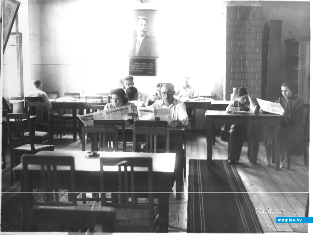 Читальный зал библиотеки им. М. Горького. Фото 1950-х.