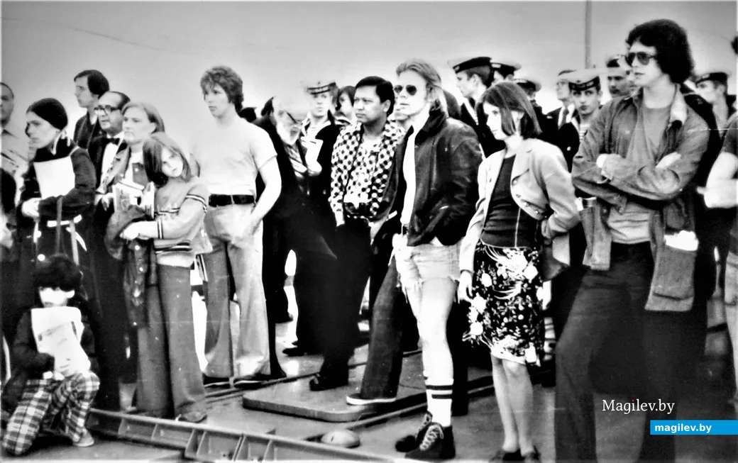 Причал Бостонского порта, 1975 год. Интересно, что из себя эти русские представляют.