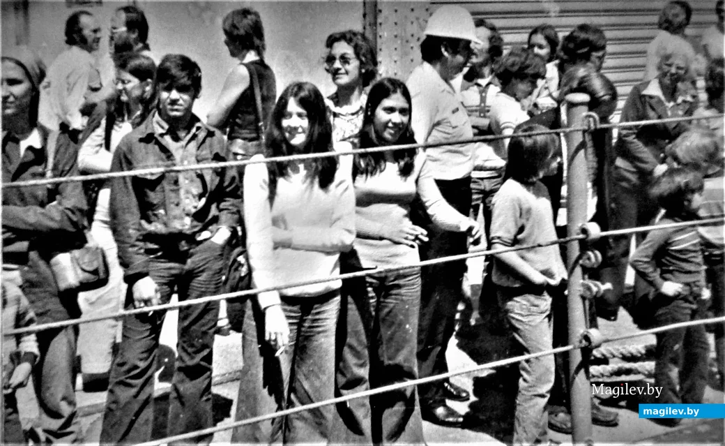 В ожидании... Причал Бостонского порта, 1975 год.