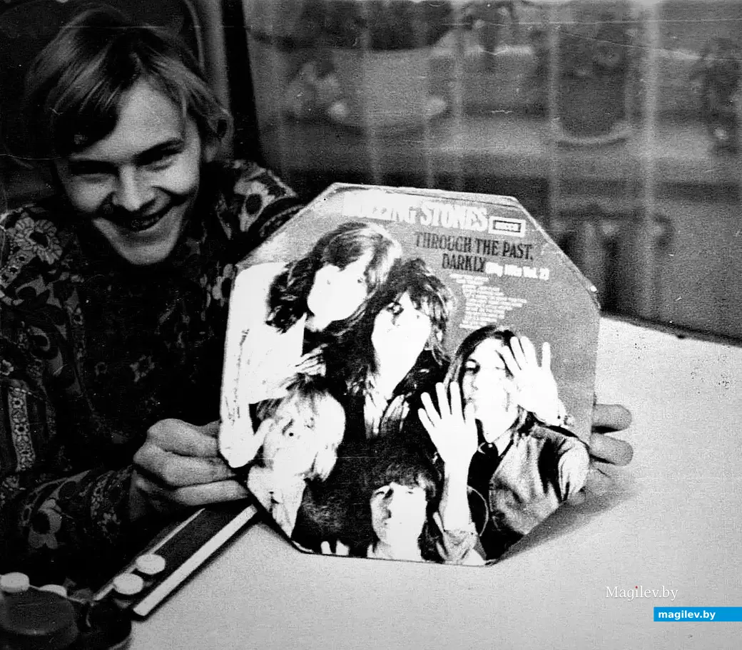 1970-е годы. Володя Титов (R.I.P.) с пластинкой «роллингов».