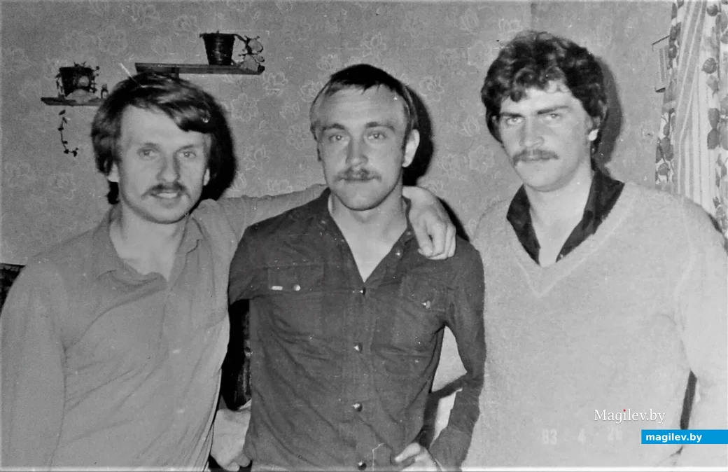 Пароход (слева) всегда умел дружить, 1977 год.