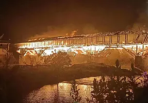 В Китае сгорел деревянный мост Ваньань, простоявший более 900 лет