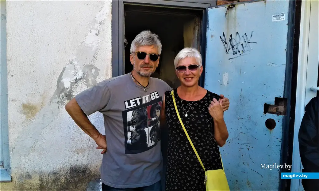 Мы с Надей во дворе Алика Кузькина. Могилев, 2017 год.