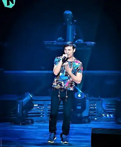 Выступление Юры Шатунова в московском «Крокус Сити Холле». За клавишами — Игорь Беляев.