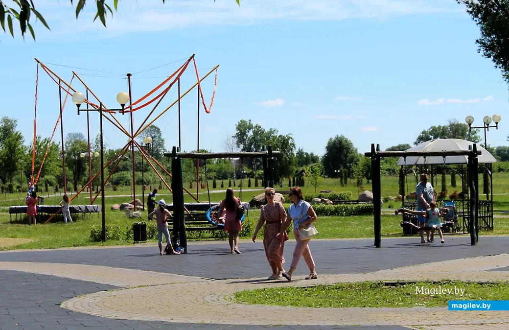 Парк Подниколье. Могилев. Июнь, 2022 год. Одна из игровых площадок парка.