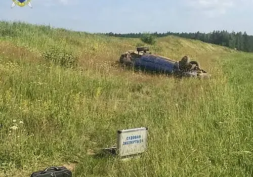 В Могилевском районе легковушка вылетела в кювет и перевернулась. Есть погибший
