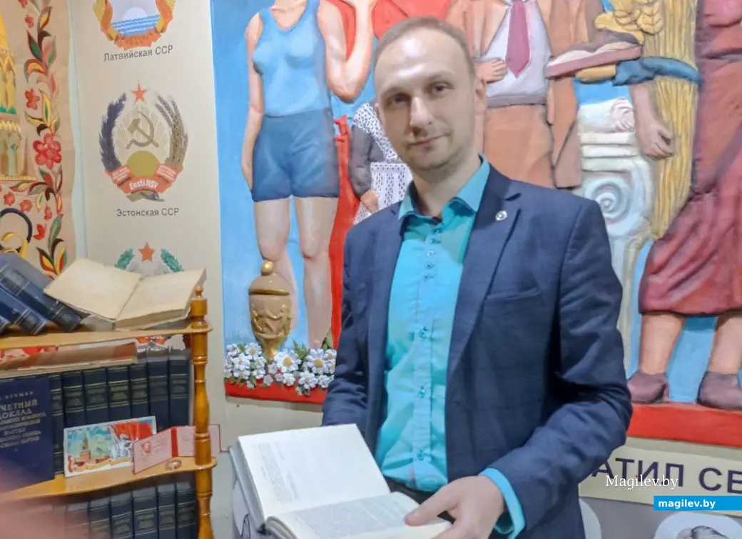 28.06.2022 г. Могилев, музейный комплекс «Спадчына роднага краю». Историк Дмитрий Петров проводит экскурсию по музею