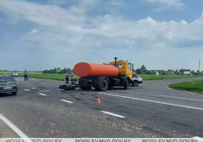 Серьезное ДТП в Шкловском районе: мотоциклист погиб, его пассажирка в реанимации