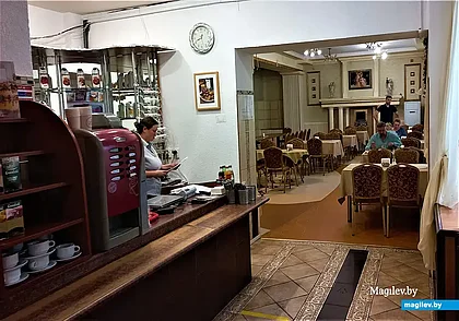 Обед в кафе-бистро «Парк Авеню»: «В греческом зале, в греческом зале…»