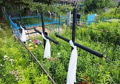 Гребеневское кладбище: родовые усыпальницы цыганских баронов и бурьян в человеческий рост