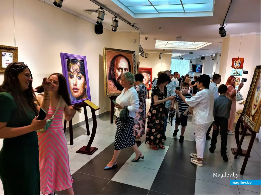Открытие выставки Вадиса Красовского «Иллюзия лиц 5:0». Могилев, выставочный зал Музея истории Могилева. 01.07.2022 года.