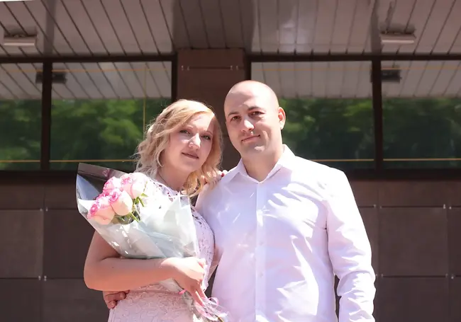 «Хочется приходить домой и знать, что тебя встречают с радостью». Свадебная пара недели
