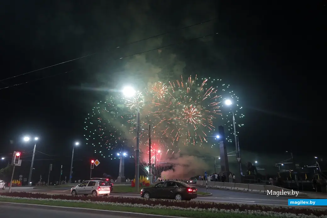 2.07.2022 г. Могилев, площадь Славы. Праздничный фейерверк