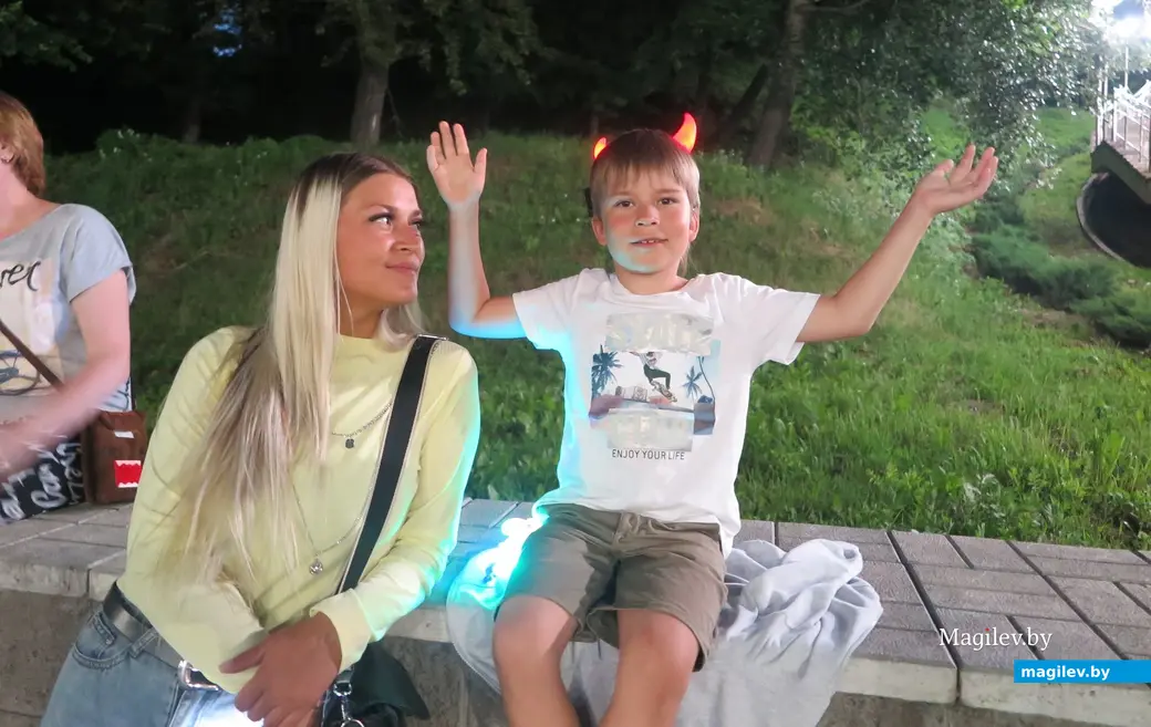 2.07.2022 г. Могилев, площадь Славы. Были и дети с родителями