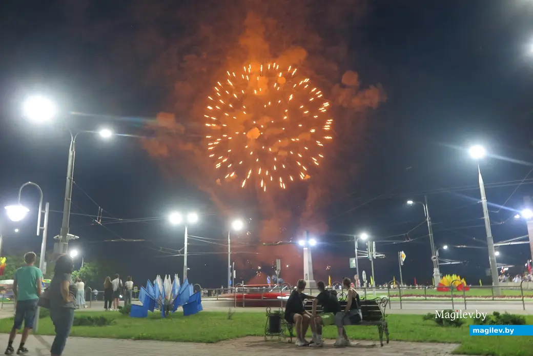 2.07.2022 г. Могилев, площадь Славы. Праздничный фейерверк