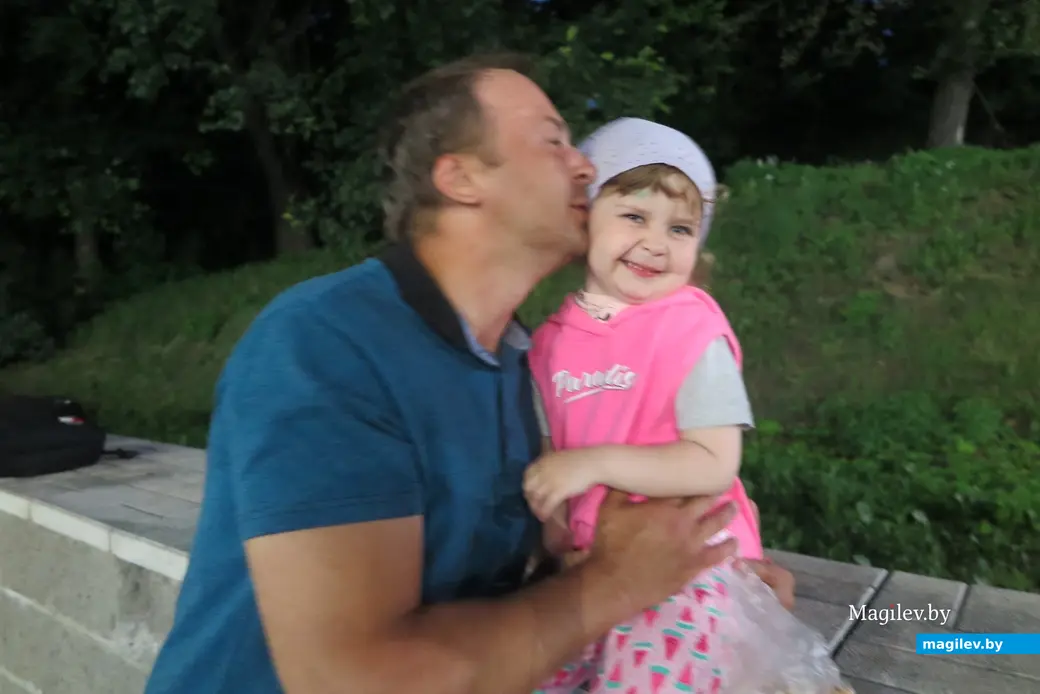 2.07.2022 г. Могилев, площадь Славы. Некоторые видели фейерверк в своей жизни впервые...