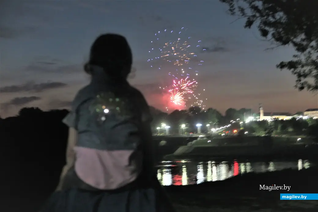 .07.2022 г. Могилев, Подниколье, набережная Днепра. Фейерверк в честь Дня Независимости Беларуси