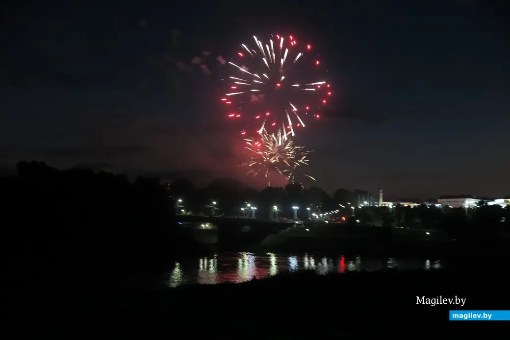 .07.2022 г. Могилев, Подниколье, набережная Днепра. Фейерверк в честь Дня Независимости Беларуси