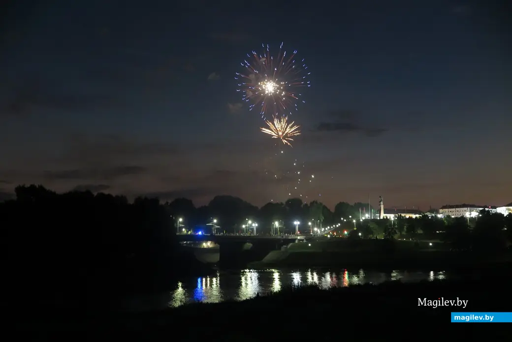 .07.2022 г. Могилев, Подниколье, набережная Днепра. Фейерверк в честь Дня Независимости Беларуси