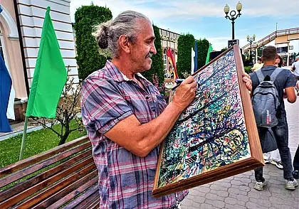 Картина маслом. От каждого  – по возможностям, каждому – по карандашу