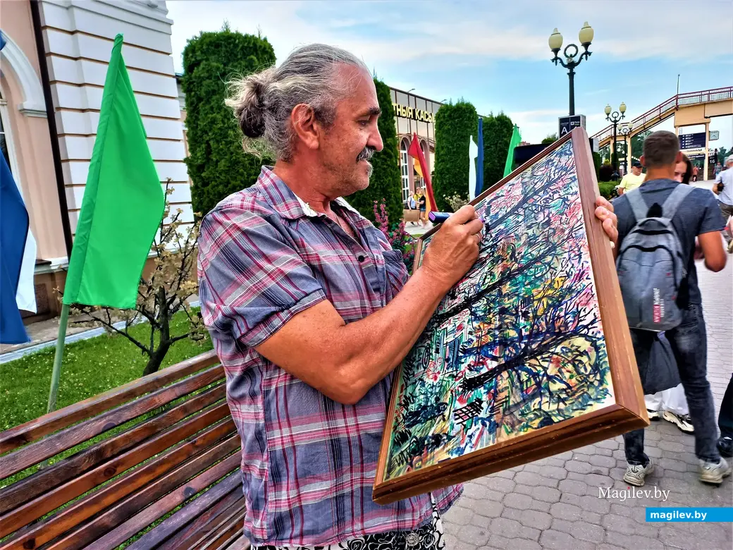 Леша Кочан уже давно знал о существовании нашей картины.