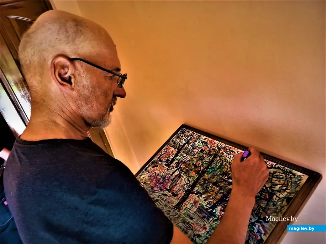 Александр Агеев на ходу придумал, что нарисовать.