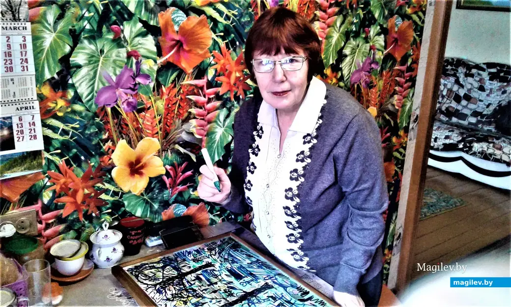 Дина Хохлова за работой...