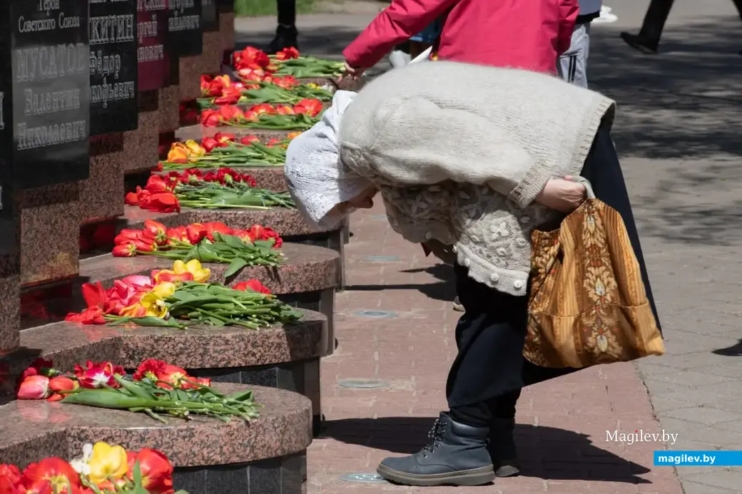 Поклон (площадь Победы в Бобруйске на 9 мая)