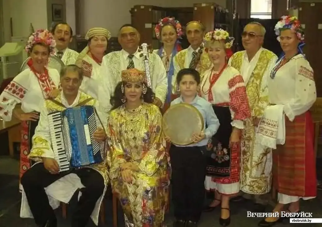 Галина с коллективом во время выступления в Сити Холле