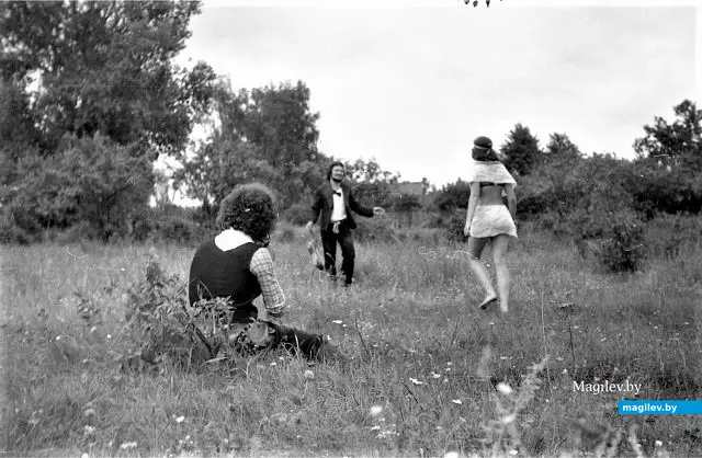 Валентин Михайлов (в центре) во время съемки очередного фильма. Пригород Могилева, 1980-е годы.