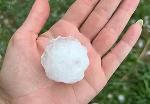 Погода «чудит»  не только в Могилеве: град размером с яйцо выпал в Москве