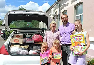 Подарок для малюток: как многодетная семья из Бобруйска помогает Могилевскому дому ребенка