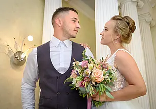 «Неразлучны, как сиамские близнецы»: свадебная пара недели