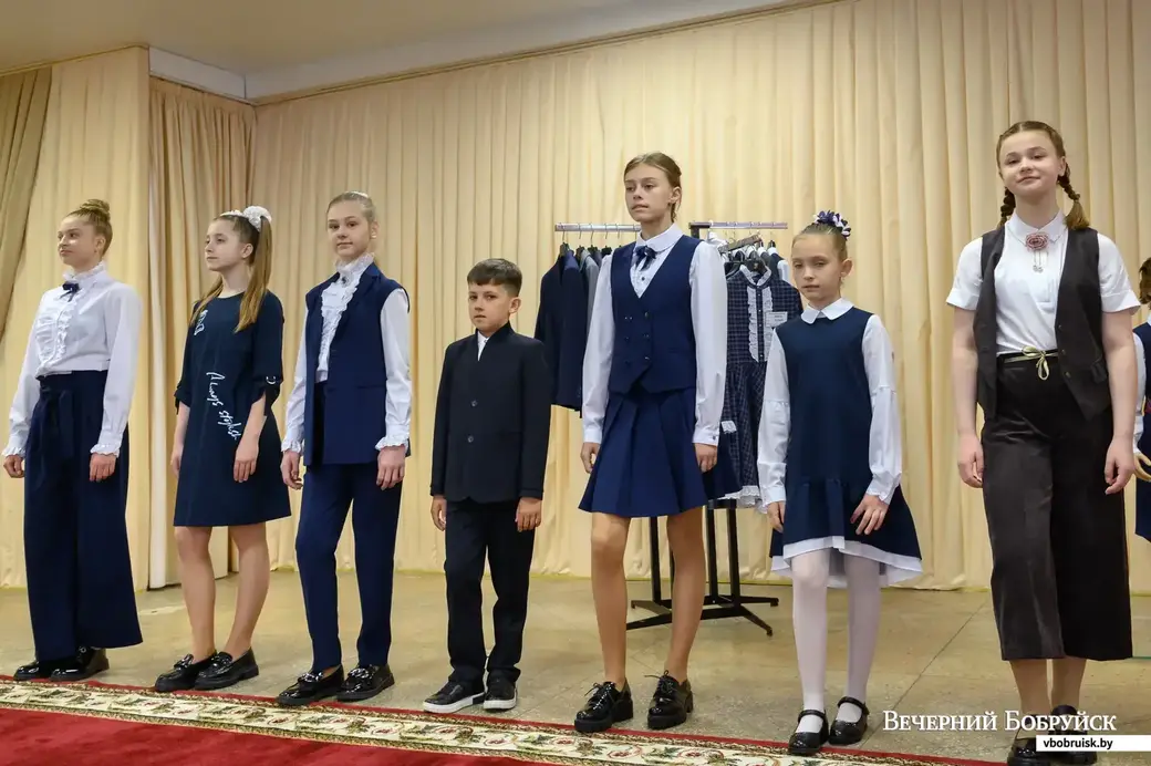 Бобруйск. Показ школьной формы к новому учебному году на ОАО «Славянка». Фото из архива «ВБ».