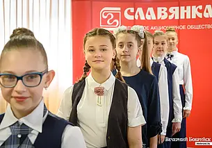 К 1 августа все школы Беларуси выберут форму со «своим» знаком отличия