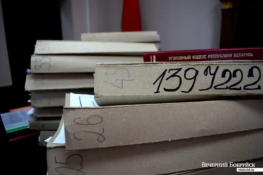 В Кировске начался суд по делу оплаченных, но не изготовленных памятников. Репортаж, фото: Денис Носов