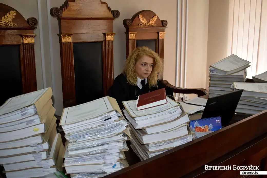 Июль 2022, суд Кировского района. Рассмотрение дела директора бобруйской фирмы ритуальных услуг. Судья Юлия Березюк