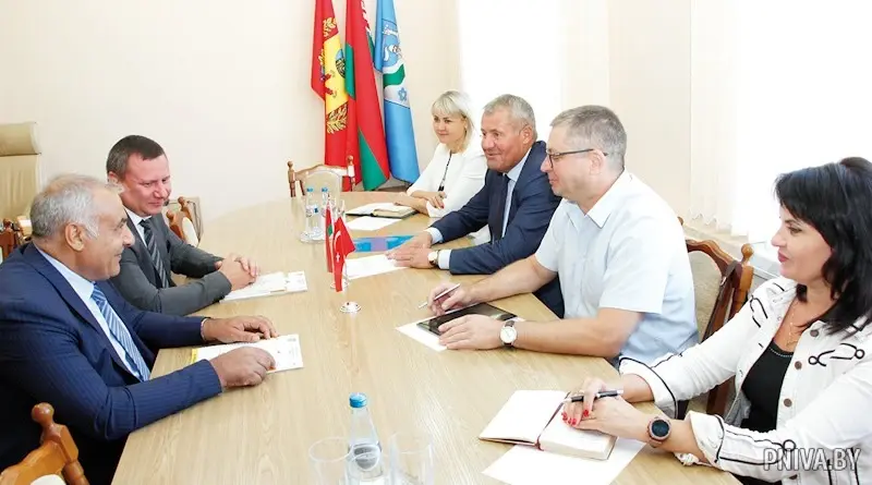 Во время переговоров. Фото: «Прыдняпроўская ніва»