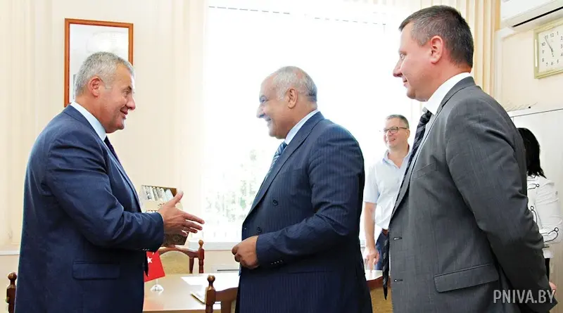 Во время переговоров. Фото: «Прыдняпроўская ніва»