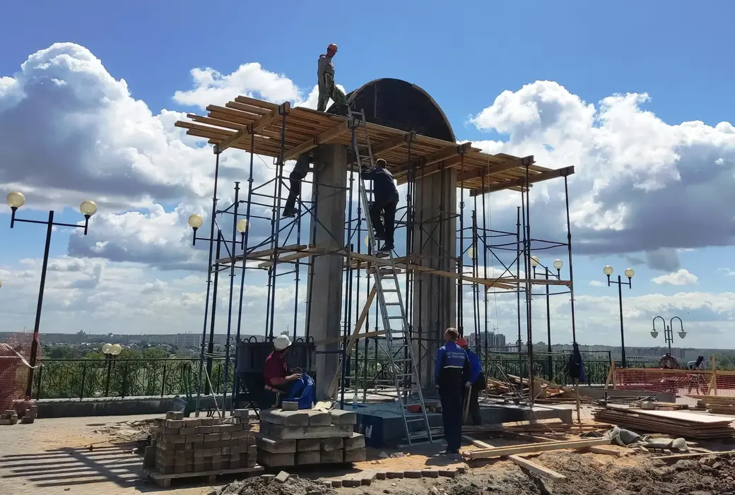В Могилеве возводят памятник Георгию Конисскому. Центр города. Фото автора