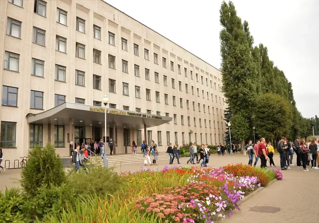 В МГУ проведут университетские олимпиады для 11-классников. Спешите зарегистрироваться