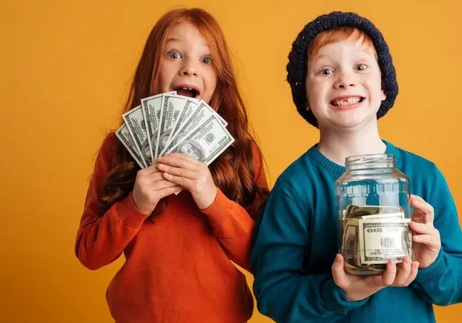 Сколько денег белорусы дают детям на карманные расходы и на что те их тратят?