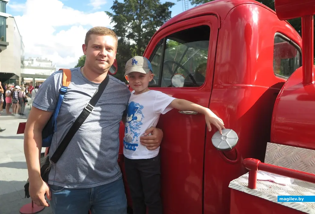25.07.2022 г. Могилев, площадь Единства, праздник пожарной службы. Детворе разрешили лазить по пожарным машинам...