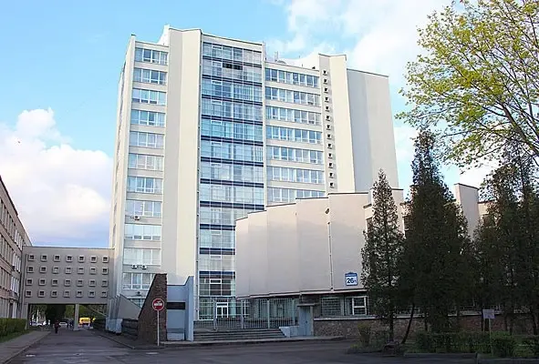 !-й учебный корпус и библиотека БГЭУ. Фото из архива университета