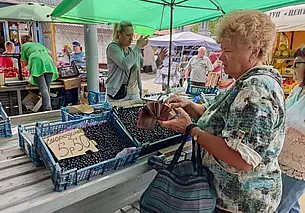 Узнали, что нового предлагают внести в законы о торговле и общепите