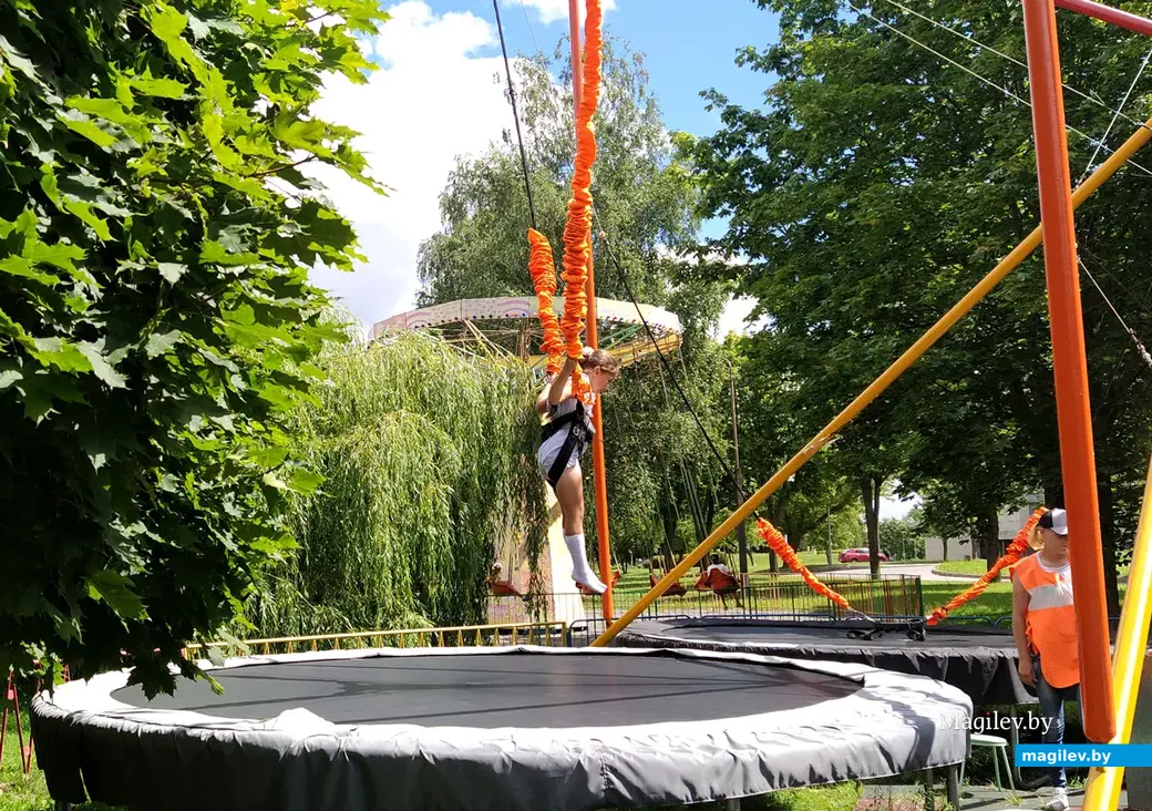 Детский парк аттракционов по Пушкинскому проспекту в Могилеве. Июля 2022 года.