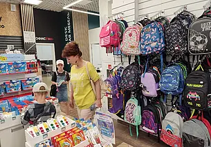 Сколько стоит наполнить рюкзак для первоклассницы? Разбирались вместе с мамой из Могилева