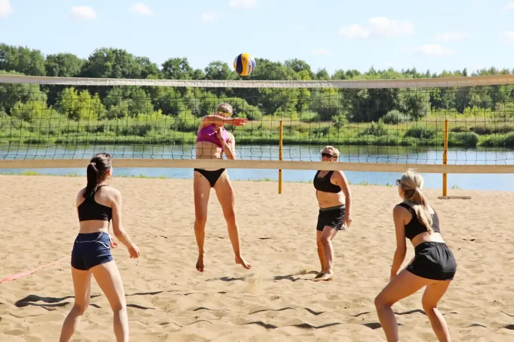 Бобруйск, 30 июля 2022 года. Открытый чемпионат по пляжному волейболу. Фото: bobrlife.by.